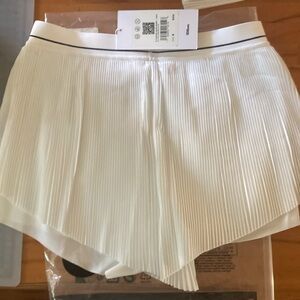 Wilson pleated court short lined for tennis size small